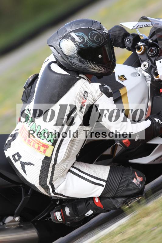 /Archiv-2025/05 14.04.2025 Plüss Moto Sport ADR/Freies Fahren/backside